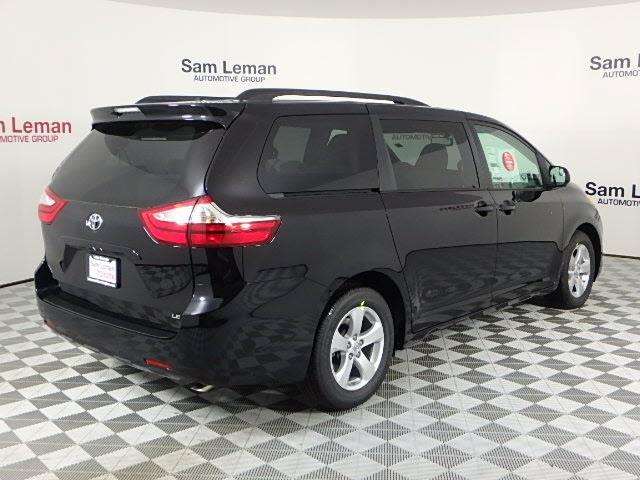 2017 Toyota Sienna LE